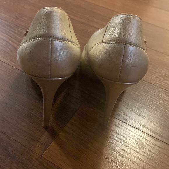 Gold high heels - Picture 3 of 4